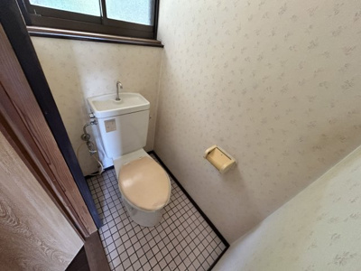 【トイレ】 | 米生町売家 | 窓付きのトイレで換気良好！明るく衛生的な空間です