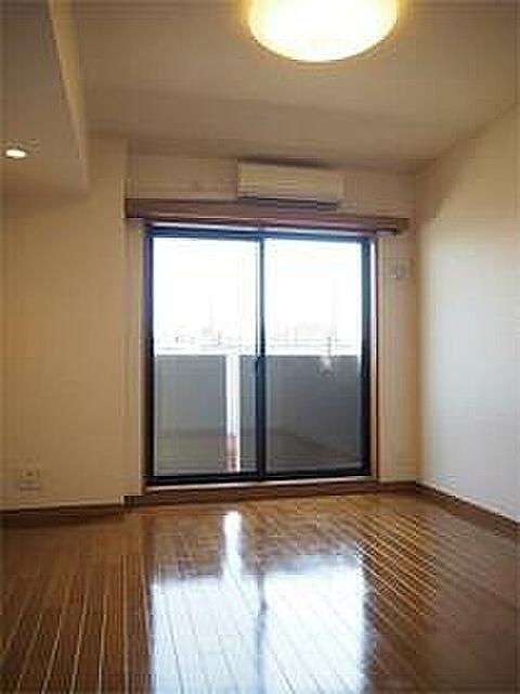 中野区大和町３丁目の賃貸マンションの居間・リビング