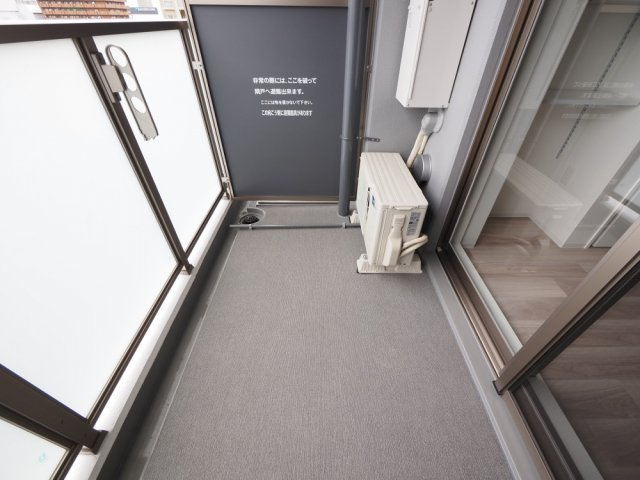 セレニテ東梅田アリエのバルコニー