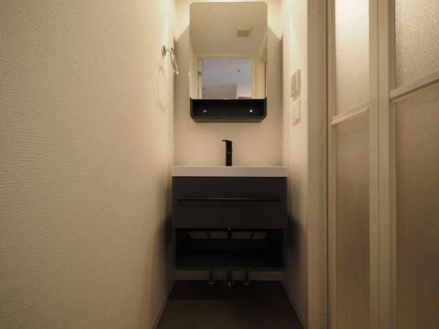 セレニテ東梅田アリエの独立洗面台