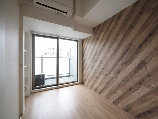 セレニテ東梅田アリエの洋室