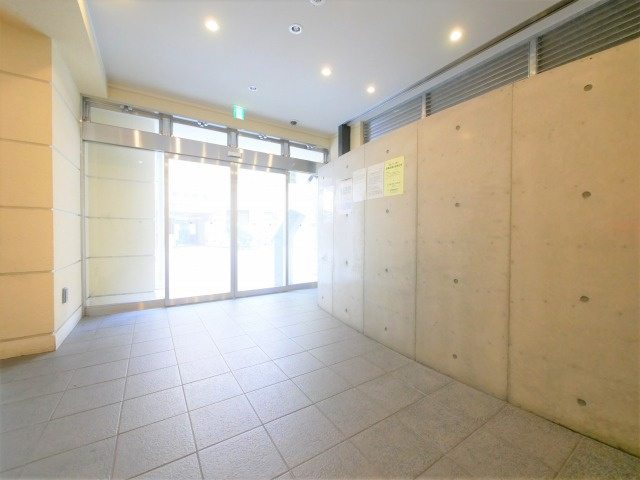 レジデンス本町（旧エコロジー立売堀レジデンス）のロビー