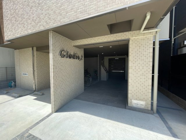 グラディオ友井のエントランス