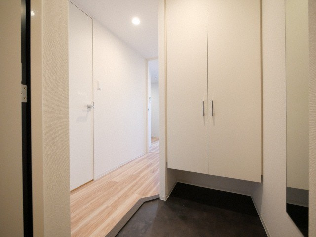セレニテ福島アリアの玄関
