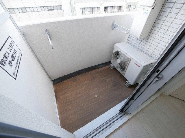 セレニテ梅田ESTのバルコニー