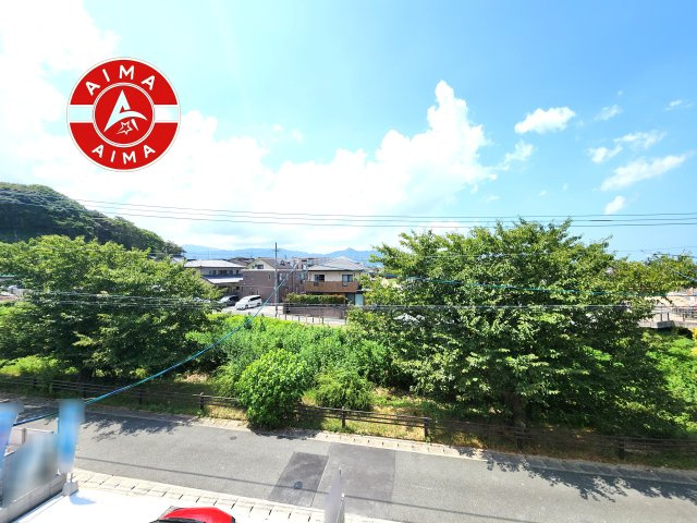 福岡市早良区梅林6丁目第6-2棟（1号棟）の外観：施工例|窓から緑が見える物件も魅力的です。