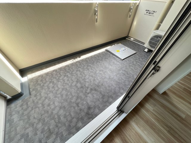 セレニテ堺筋本町プリエのバルコニー