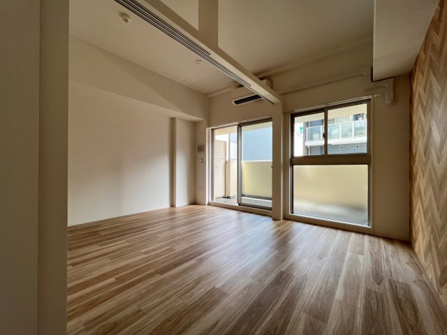 セレニテ堺筋本町プリエの洋室