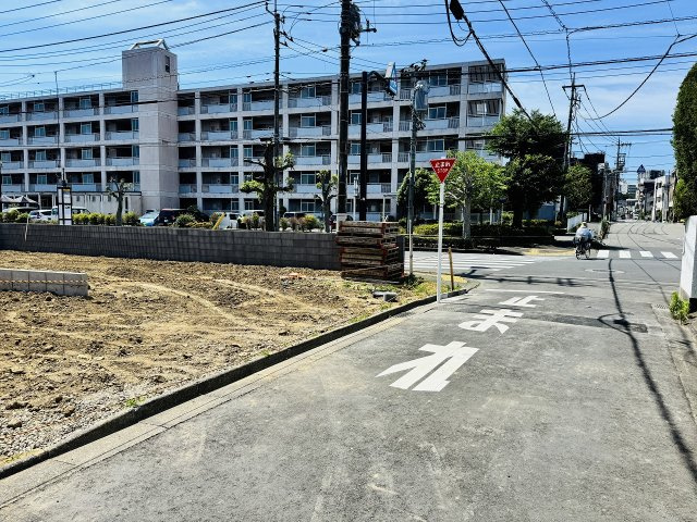八王子市　元本郷町　新築一戸建て　１１期の前面道路含む現地写真|～西側4ｍ道路に面しています～