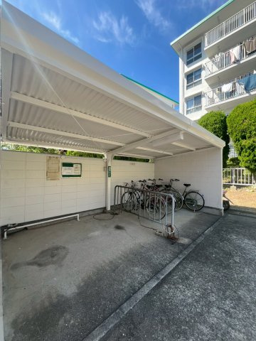 垂水高丸住宅4号棟の駐車場