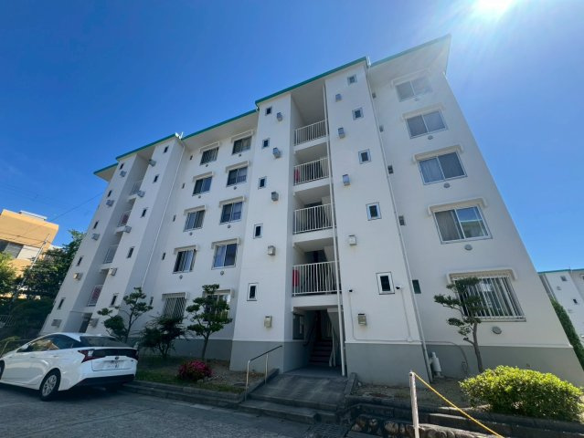 垂水高丸住宅4号棟の外観