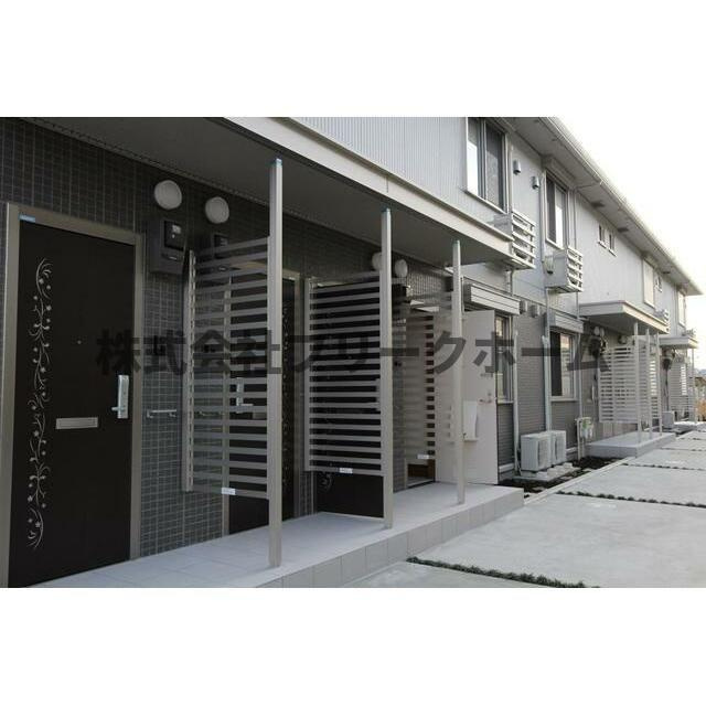 小金井市緑町１丁目のアパートのエントランス