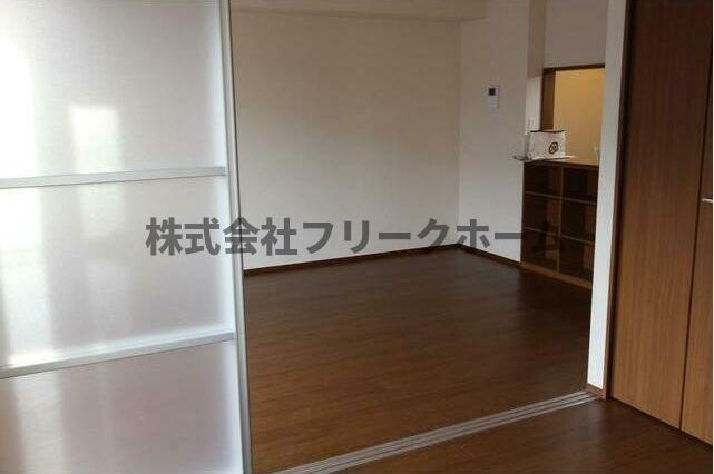 小金井市緑町１丁目のアパートの寝室