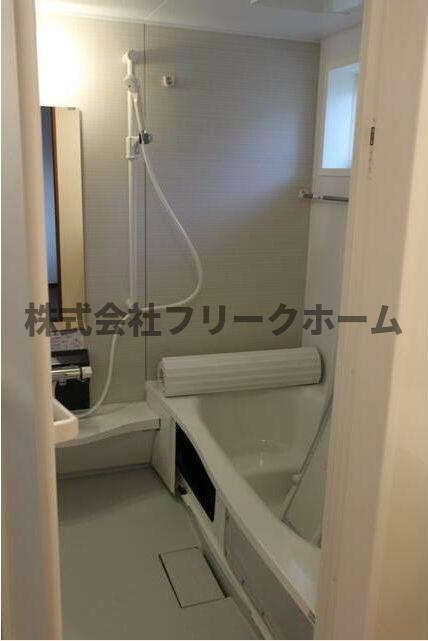 小金井市緑町１丁目のアパートの浴室