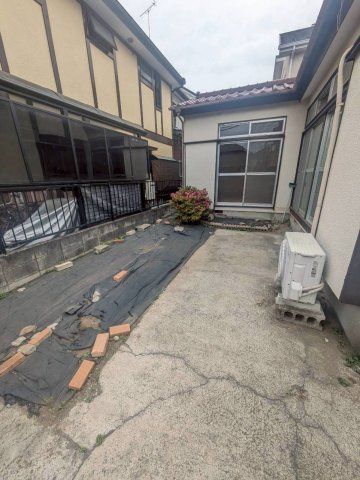 野村貸家の庭