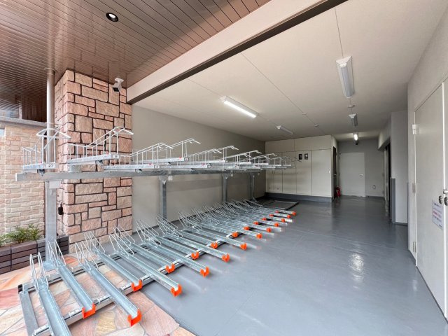 プレジオ松屋町の駐車場