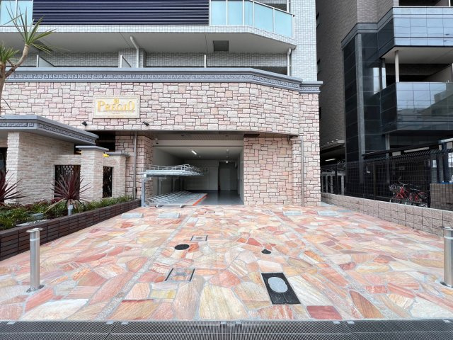 プレジオ松屋町の駐車場