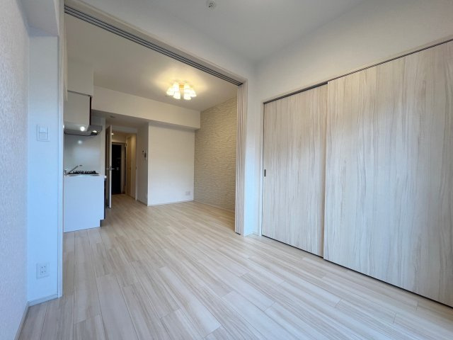 プレジオ松屋町の洋室