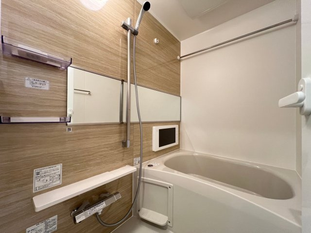 プレジオ松屋町の浴室