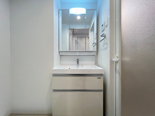 プレジオ松屋町の独立洗面台