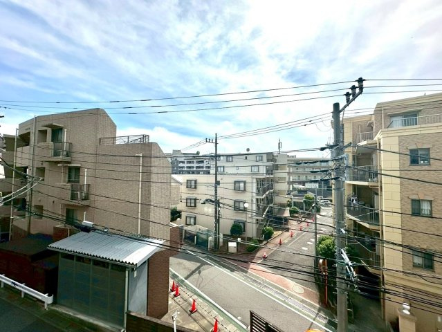 コージーコートたまプラーザの展望|穏やかな街並みを望む落ち着いた景色が、日常を心地よく彩ります。