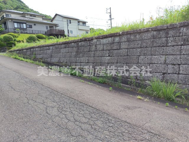 ６７０４３　岐阜市日野北４丁目土地の前面道路含む現地写真