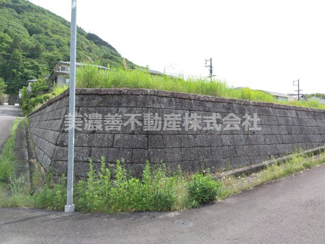 ６７０４３　岐阜市日野北４丁目土地の前面道路含む現地写真