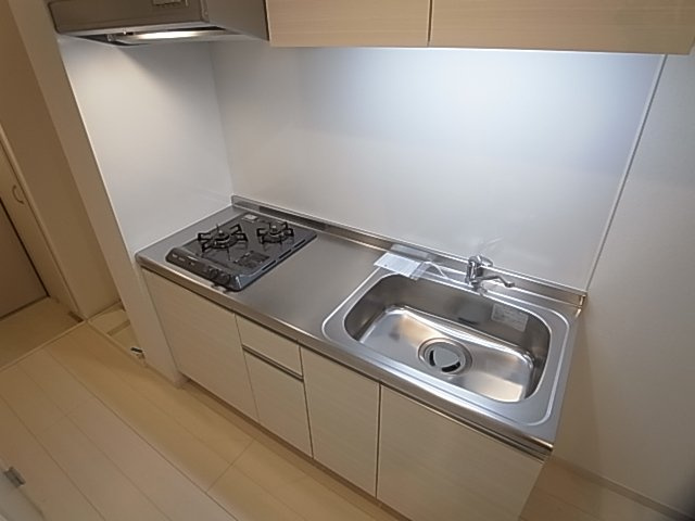 神戸市兵庫区駅南通３丁目の賃貸マンションのキッチン|システムキッチン（ガス２口）