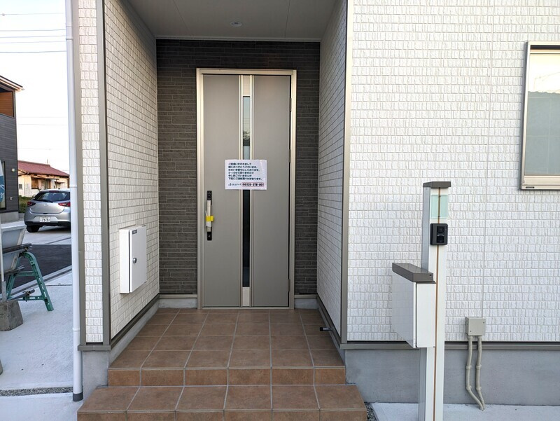 明石市魚住町長坂寺・戸建のエントランス