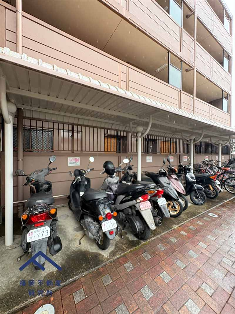 アプローズ那珂の駐車場