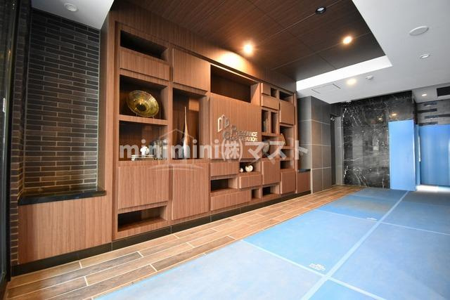 プレサンス堺筋本町センティスのロビー