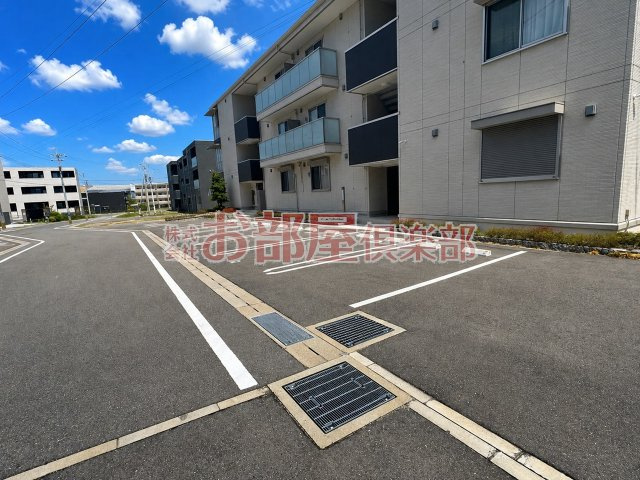 the Terrace 御井町の駐車場|車をお持ちの方に嬉しい駐車場付きの物件です