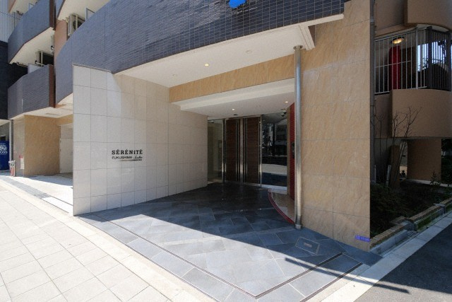 SERENiTE福島sceltoのエントランス