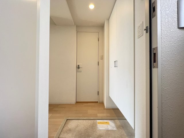 SERENiTE本町refletの玄関