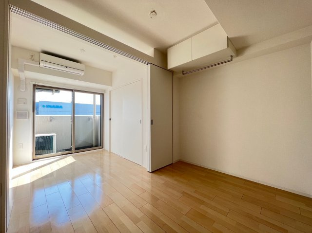 SERENiTE本町refletの居間・リビング