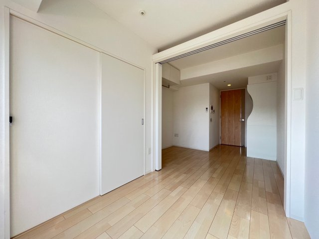 SERENiTE本町refletの洋室