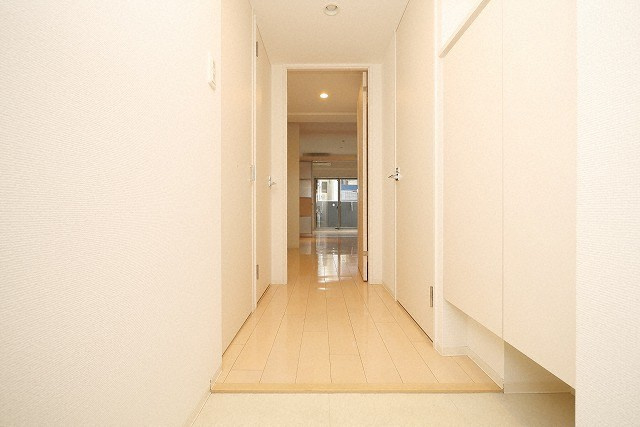 SERENiTE本町エコートの玄関