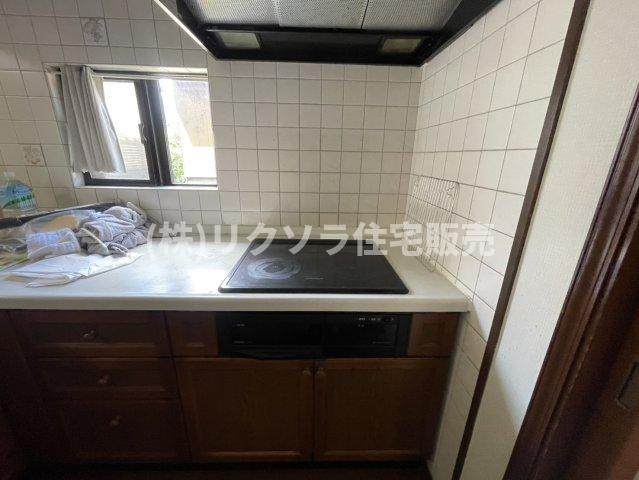 山之上西町　中古一戸建てのキッチン|IHクッキングヒーター
■物件内覧・資金計画相談・住宅ローン相談、リフォーム相談、お問合せ受付中■
※当日・翌日のご内覧、ご相談はお電話でのお問合せがスムーズです！