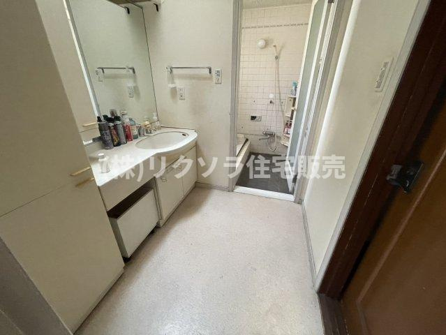 山之上西町　中古一戸建ての脱衣所|■物件内覧・資金計画相談・住宅ローン相談、リフォーム相談、お問合せ受付中■
※当日・翌日のご内覧、ご相談はお電話でのお問合せがスムーズです！