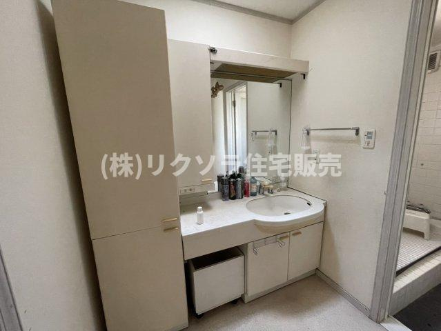 山之上西町　中古一戸建ての独立洗面台|ドレッサー付き独立洗面台
■物件内覧・資金計画相談・住宅ローン相談、リフォーム相談、お問合せ受付中■
※当日・翌日のご内覧、ご相談はお電話でのお問合せがスムーズです！