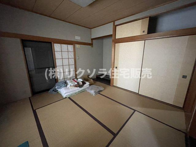 山之上西町　中古一戸建ての和室|和室8.0帖
■物件内覧・資金計画相談・住宅ローン相談、リフォーム相談、お問合せ受付中■
※当日・翌日のご内覧、ご相談はお電話でのお問合せがスムーズです！