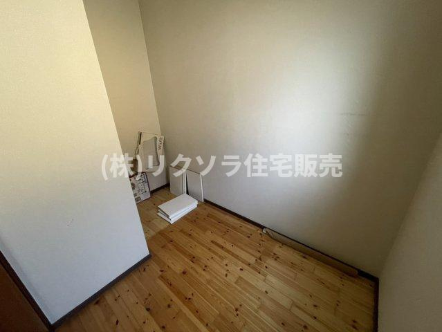 山之上西町　中古一戸建ての収納|和室内　納戸
■物件内覧・資金計画相談・住宅ローン相談、リフォーム相談、お問合せ受付中■
※当日・翌日のご内覧、ご相談はお電話でのお問合せがスムーズです！