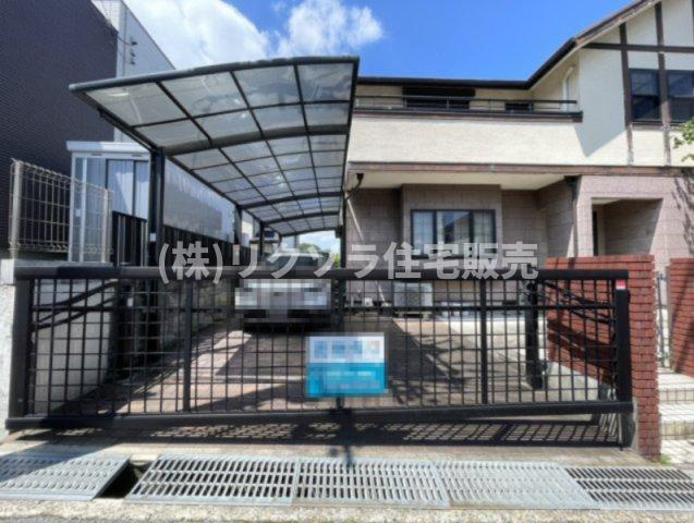 山之上西町　中古一戸建ての駐車場|4台駐車可能　※車種による
■物件内覧・資金計画相談・住宅ローン相談、リフォーム相談、お問合せ受付中■
※当日・翌日のご内覧、ご相談はお電話でのお問合せがスムーズです！