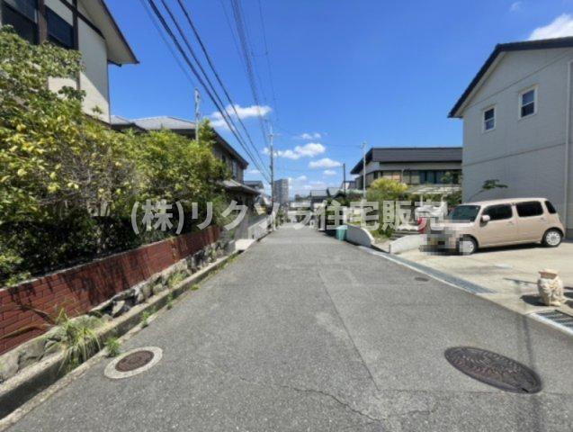 山之上西町　中古一戸建ての前面道路含む現地写真|■物件内覧・資金計画相談・住宅ローン相談、リフォーム相談、お問合せ受付中■
※当日・翌日のご内覧、ご相談はお電話でのお問合せがスムーズです！