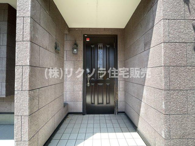 山之上西町　中古一戸建ての玄関|■物件内覧・資金計画相談・住宅ローン相談、リフォーム相談、お問合せ受付中■
※当日・翌日のご内覧、ご相談はお電話でのお問合せがスムーズです！