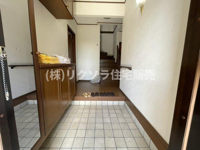 山之上西町　中古一戸建ての内装|玄関内部
■物件内覧・資金計画相談・住宅ローン相談、リフォーム相談、お問合せ受付中■
※当日・翌日のご内覧、ご相談はお電話でのお問合せがスムーズです！