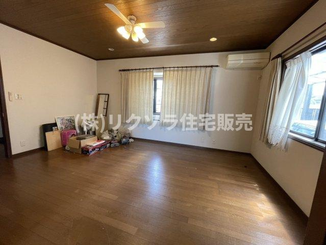 山之上西町　中古一戸建ての居間・リビング|LDK22.0帖
■物件内覧・資金計画相談・住宅ローン相談、リフォーム相談、お問合せ受付中■
※当日・翌日のご内覧、ご相談はお電話でのお問合せがスムーズです！