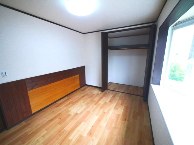 八街市文違　中古戸建の洋室|内外装リフォーム済み令和8年5月 軽自動車は2台可能 スーパーイオン徒歩約12分　閑静な立地