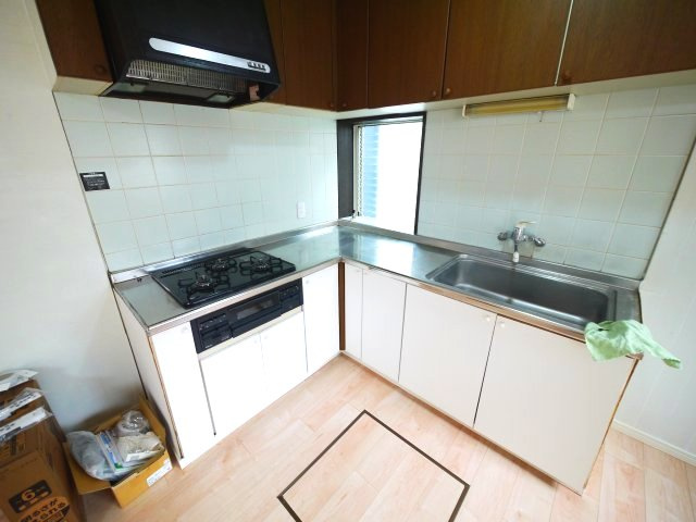 八街市文違　中古戸建のキッチン|内外装リフォーム済み令和8年5月 軽自動車は2台可能 スーパーイオン徒歩約12分　閑静な立地
