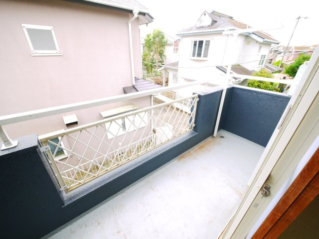 八街市文違　中古戸建のバルコニー|内外装リフォーム済み令和8年5月 軽自動車は2台可能 スーパーイオン徒歩約12分　閑静な立地